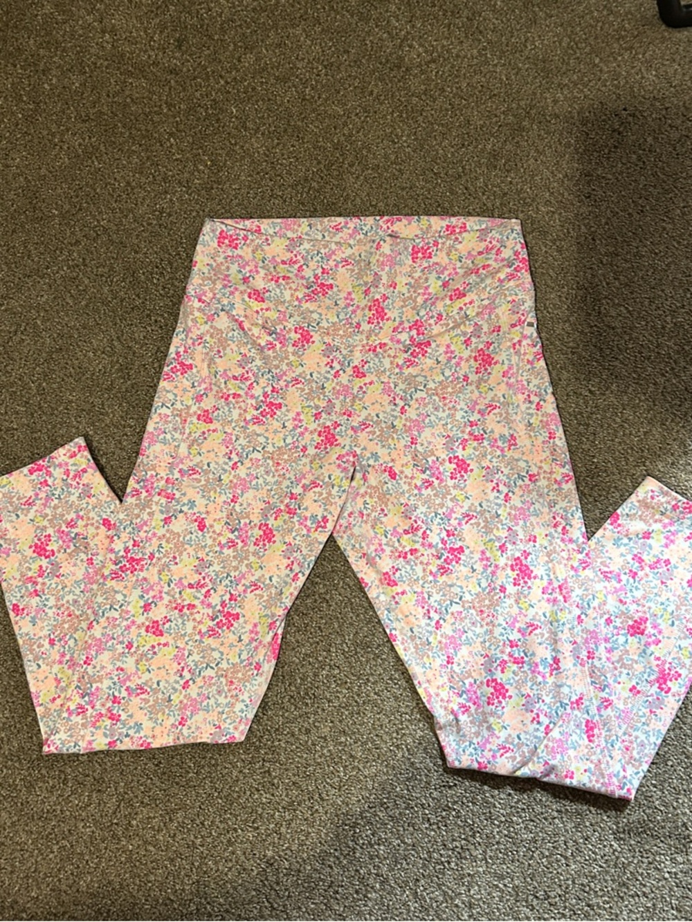 PINK Victoria's Secret Floral Print Ultimate Leggings in Pink bright floral